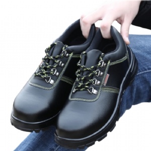 Cowhide safety shoes